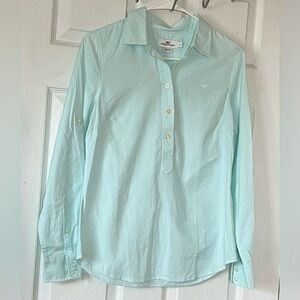 New Vineyard Vines Women’s Top Blouse Roll Tab Sleeves 1/2 Buttons Front Sz 2